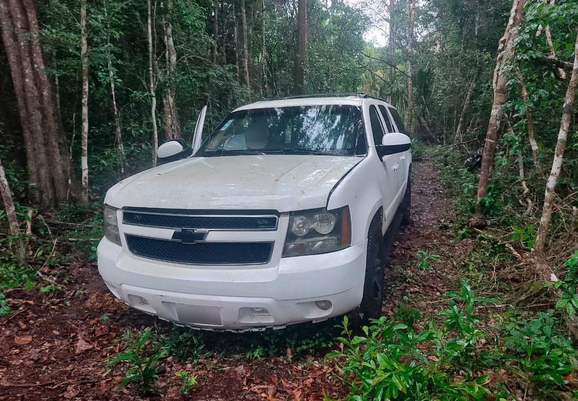 Una camioneta Suburban, blindada estaba en poder de los delincuentes.